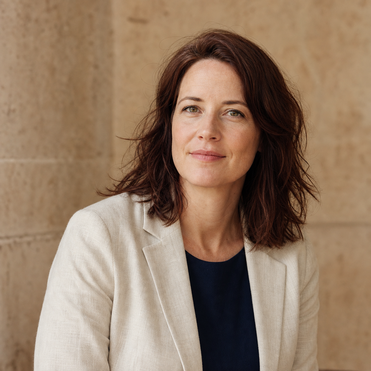 Porträt von Lena Vogt, Chefredakteurin des Reisejournals Nicole Wiemer